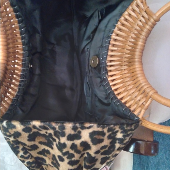 Animal Print Bean Shaped Purse - Picture 6 of 6